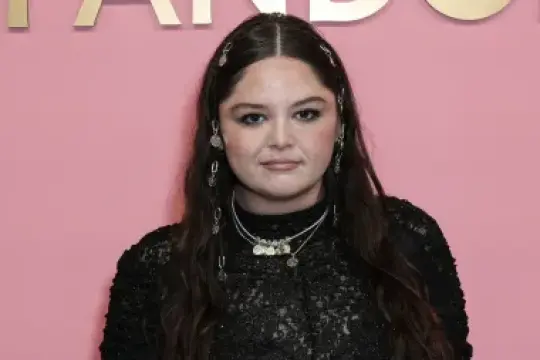 梅格·斯塔尔特呼吁粉丝删除TikTok，抗议对反ICE内容的审查：“让我们一起删除这个应用”