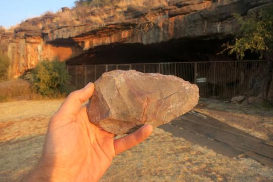 研究称早期人类或在约179万年前有意将火带入南非洞穴