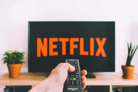 Netflix股价创一年新低 期权交易放量反映市场分歧