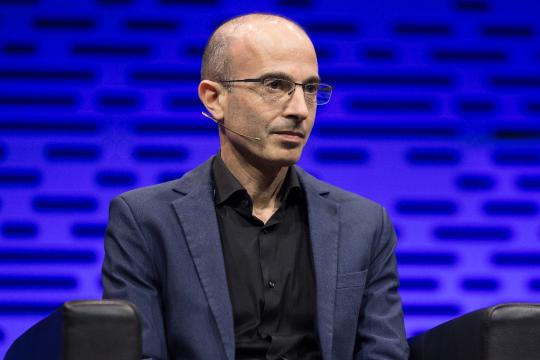 《人类简史》作者哈拉瑞警告：人工智能或令各国同时面临身份与结构性两重危机