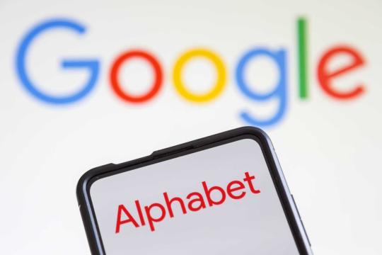利用期权策略在一个月内获取约2% Alphabet（GOOGL）收益
