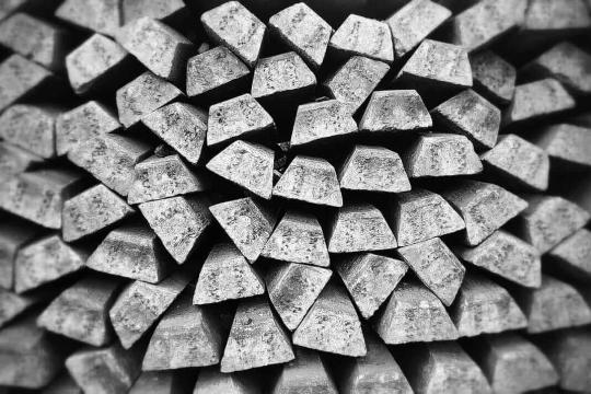 贵金属价格大幅回落 分析人士称银价或进入新一轮下跌阶段