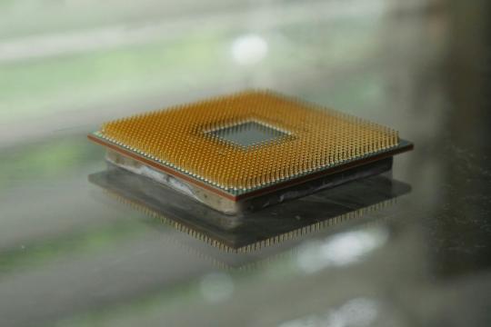 内存厂商称AI需求推高产能负荷 供应紧张或延续至2027年