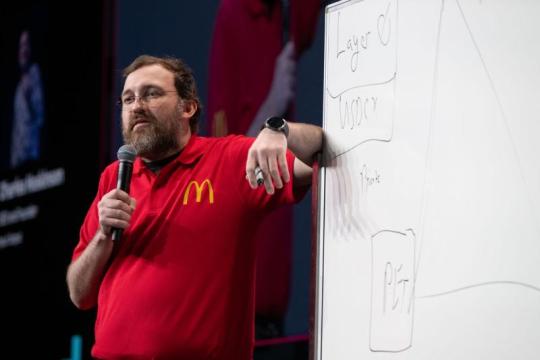 查尔斯·霍斯金森称已与LayerZero达成合作，将其引入Cardano