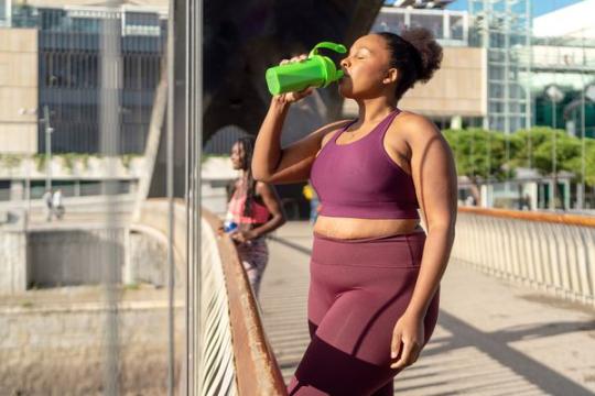 蛋白质奶昔是减肥利器还是“隐形热量炸弹”？