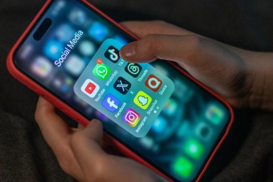 英国启动研究评估限制儿童使用社交媒体的影响