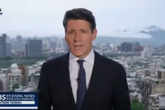 CBS新闻称摄像师在台湾直播《晚间新闻》时突发医疗紧急状况，目前“状况良好，正在恢复”