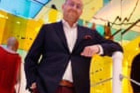 Saks Global首席执行官梅特里克辞职，执行主席贝克接任