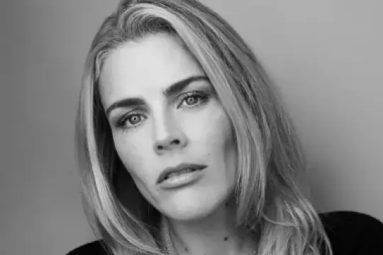 Busy Philipps 签约 Paradigm 经纪公司