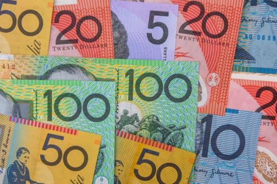 欧元兑美元徘徊盘整区间，宏观环境与关键技术位交织