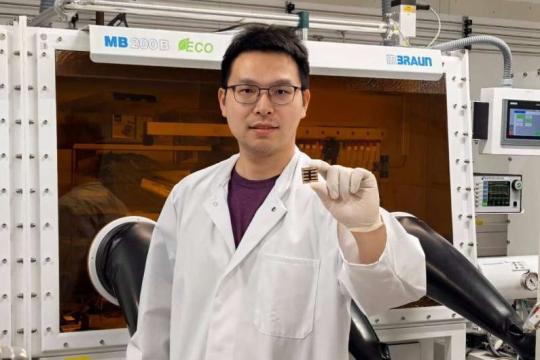 分子“锚点”有望成为耐候钙钛矿太阳能电池关键一环