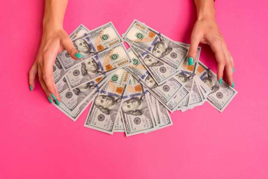 美元指数触及一周高位 贵金属年末交易日大幅回落