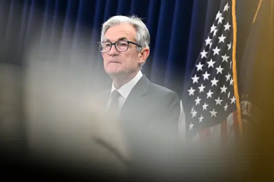 美司法部调查鲍威尔引发围绕美联储独立性的政治反弹