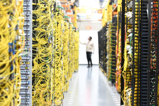 2026年人工智能行业趋于务实 应用落地与新架构成焦点