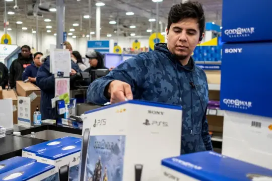 索尼上调PS5售价：美国标准版涨至649.99美元，4月2日起生效