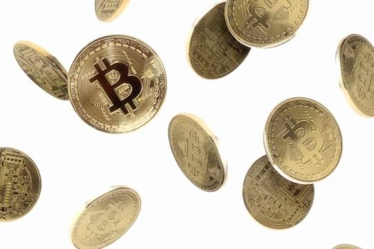 比特币跌破6万美元 Strategy股价承压逾三成