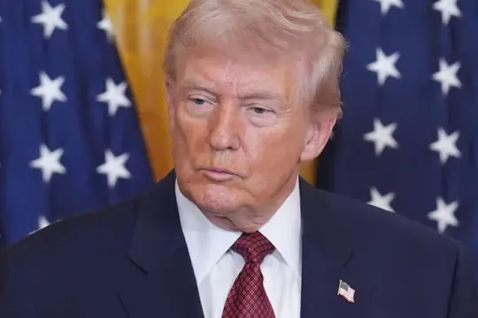 美国众议院通过决议拟撤销对加拿大关税紧急状态，两党罕见分歧公开化