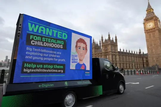 英国部长在社交媒体禁令咨询期间接受Meta 100万美元资助，用于政府AI项目