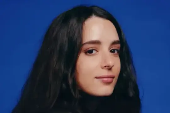 UTA签约喜剧演员Nataly Aukar