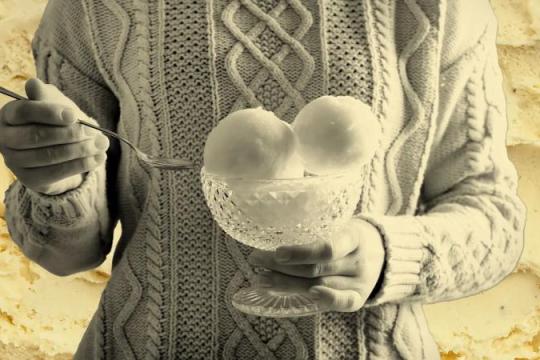 社交媒体带火“雪霜”甜点 专家提醒谨慎食用首场降雪