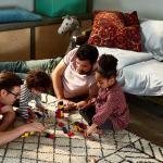 “第二班”负担加重：远程办公时代的父母集体疲惫