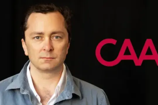 《另一个地方》剧作家兼导演亚历山大·泽尔丁签约CAA