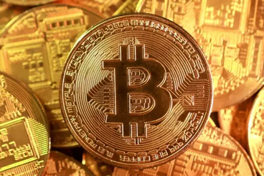 比特币三个月内回撤至约6.3万美元，加密市场承压