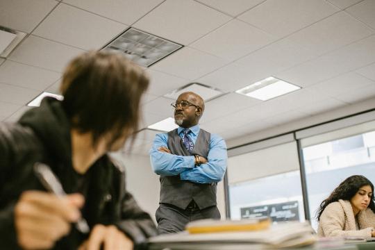 调查：95%美国大学教师担忧生成式AI致学生过度依赖技术