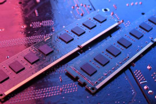 人工智能概念股进入“数字验收期”：财报季考验真实盈利能力