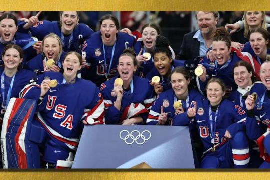 美国女子冰球队夺金后“金牌热线”上线 收到数百通祝贺来电