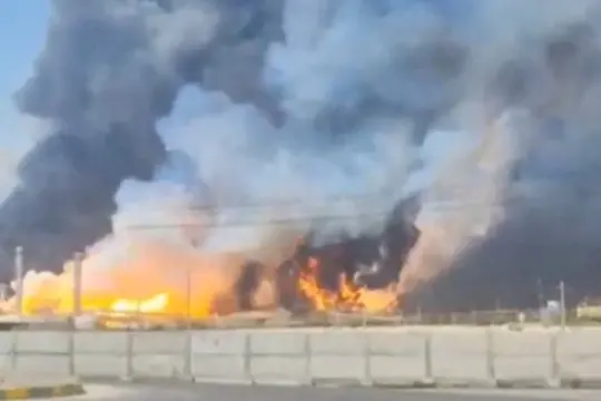 “末日情景”：中东油气设施遇袭引发全球能源供应担忧