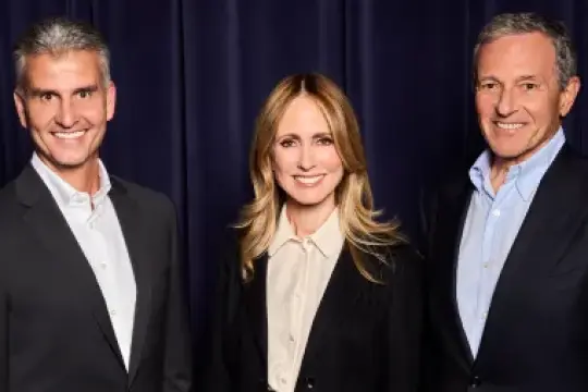 迪士尼新任CEO乔什·达马罗谈被任命的“超现实”时刻；新领导层在全员大会上与达娜·沃尔登和鲍勃·艾格建立联系