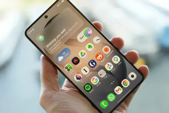 Galaxy S26评测：三星小尺寸旗舰延续轻巧定位，AI功能齐全但影像升级有限