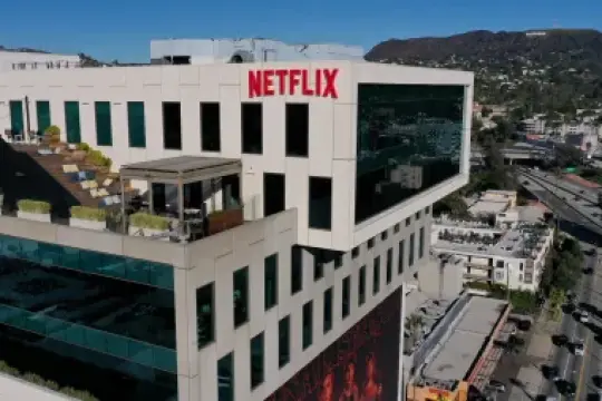 Netflix首席财务官称公司有广阔增长空间，无需收购华纳兄弟探索