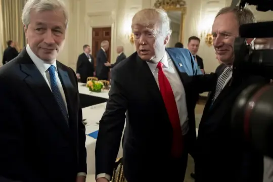 特朗普起诉摩根大通及戴蒙索赔50亿美元，昔日合作关系进一步恶化