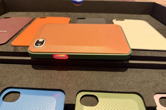 Clicks在CES 2026展示配实体键盘新机 Communicator