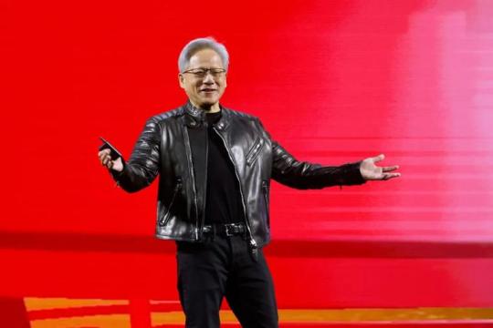 黄仁勋称人工智能是“工业级就业创造者” 认为美劳动力无需恐慌