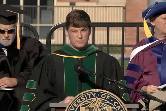 “大空头”原型迈克尔·伯里警示：人工智能泡沫已“太大无法挽救”