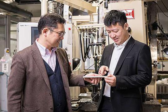 旋转膨胀如何延长高温部件寿命：在超合金孔洞中“重塑”裂纹起始点