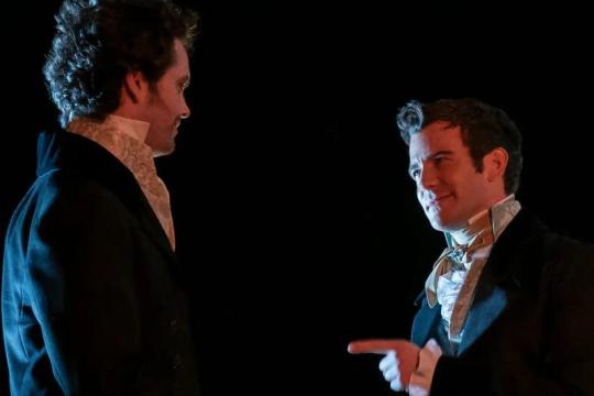 《布里奇顿》主创Jess Brownell谈本尼迪克特向索菲出柜为何“极其重要”