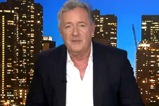 皮尔斯·摩根获伊丽莎白·默多克支持，完成2700万美元融资推动Uncensored发展