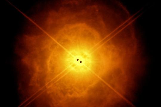 VLT获取AFGL 4106精细图像 揭示大质量双星晚期演化细节