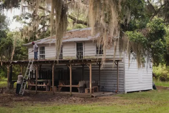 “我哪儿也不去”：佐治亚州萨佩洛岛古拉·吉奇社区以公民公投反对放宽分区限制