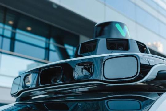 Waymo自动驾驶汽车在学校附近与儿童发生接触事故，美国监管机构已展开调查