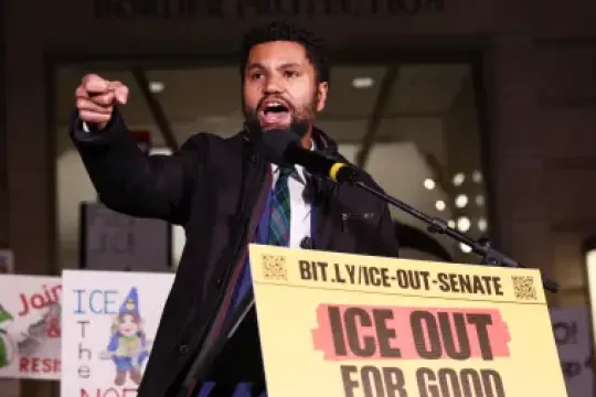 佛罗里达众议员马克斯韦尔·亚历山大·弗罗斯特自称在CAA圣丹斯派对遭遇种族动机袭击——更新