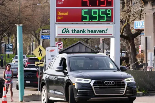 “美好旧时光已逝”：伊朗冲突升级推高油价，美国通胀压力或向多领域传导