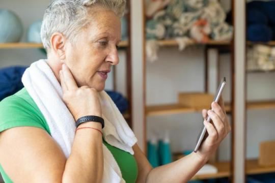 为何“你死了吗？”等签到应用走红：独居安全焦虑与数字身后事管理需求交织