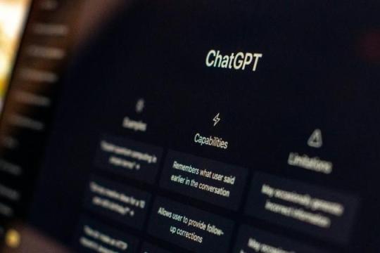 研究警示：部分脆弱用户与AI聊天后妄想加剧，临床出现“AI诱发精神病”说法