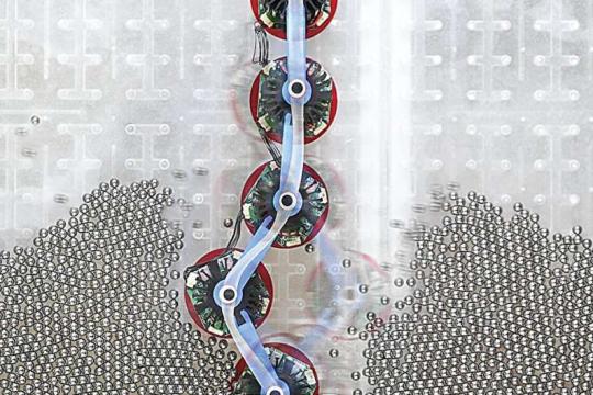 这些“活性材料”会弯曲、断裂，还能自己爬行、行走和挖掘