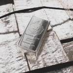 比特币与以太坊交投清淡维持区间震荡，黄金创新高、白银成交放大引发关注